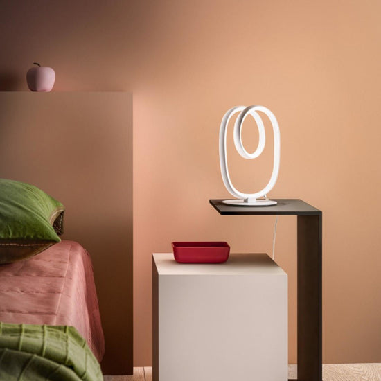 Diva L lampada da tavolo bianco satinato Gea Luce 17W 3000K
