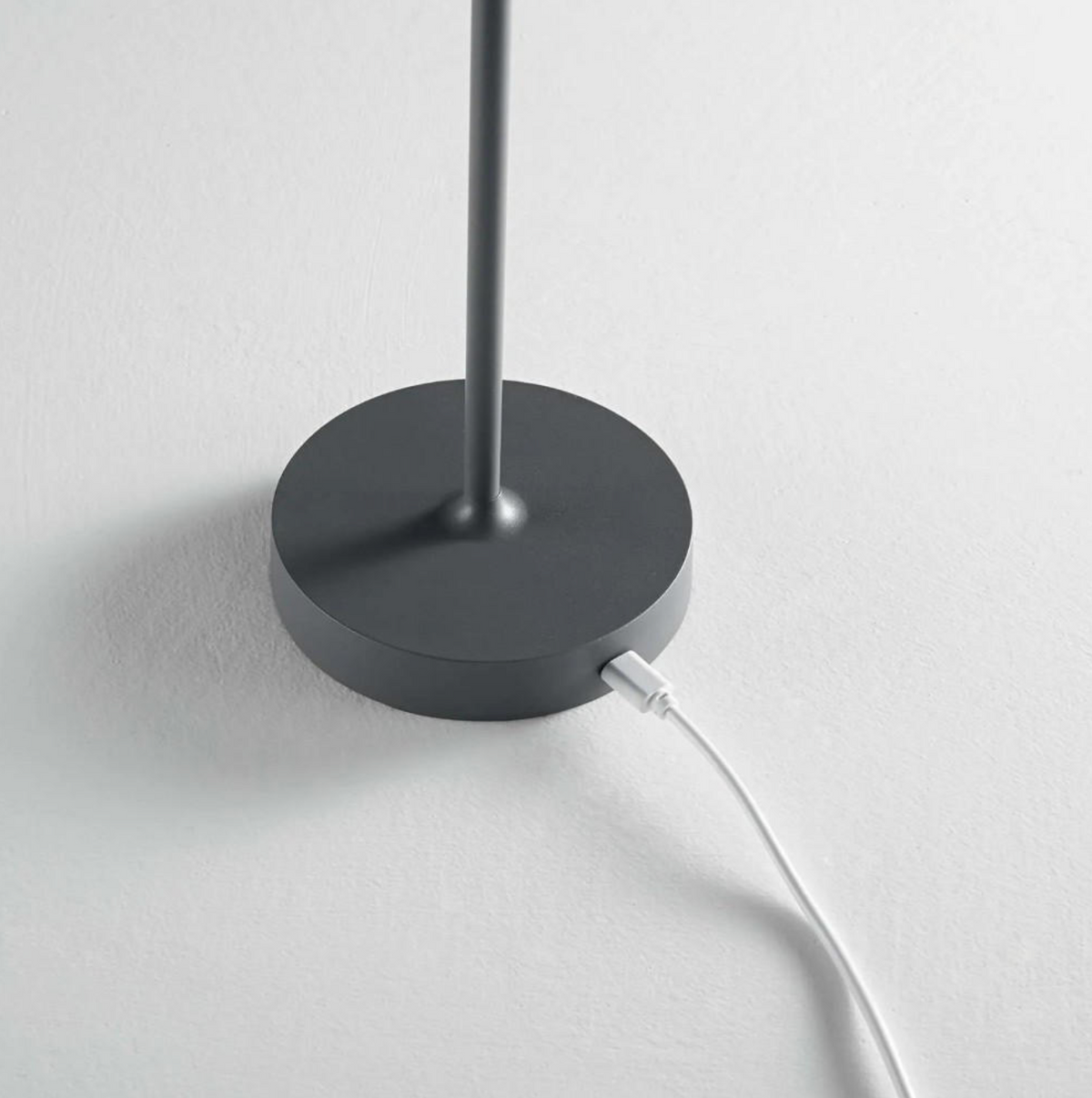 Macao Ondaluce lampada da tavolo esterno LED portatile antracite 3000K